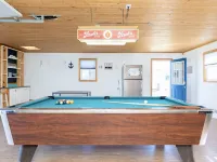 Island Cottage w/ Pool Table & Walking distance to Cranberry! Hotels in Stokes Township