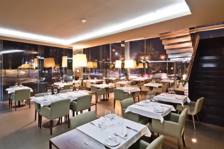 Golden Tulip Sao Joao Da Madeira Hotel Отели рядом с достопримечательностью «Estação da Biodiversidade do Parque Molinológico»