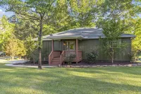 Beautiful Lakefront Getaway! Stunning Waterfront Views and Direct Lakefront.