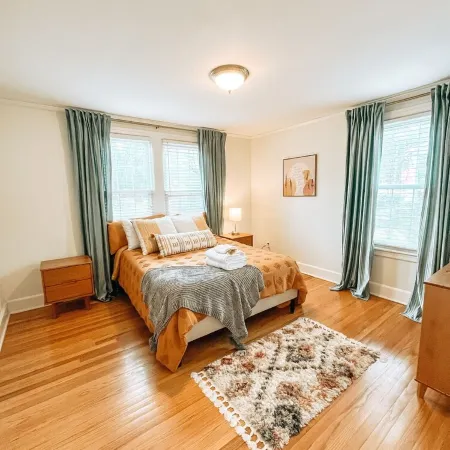 The Callaway Cottage- HOME AWAY FROM HOME!