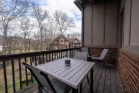 Charming country cottage in wonderful Franklin, TN with AC, WiFi. Hotels near First Presbyterian Church