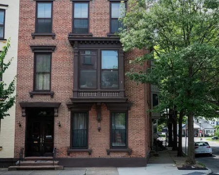 5th and Grand - Lovingly Restored Brownstone Troy NY Unit 1 Hotels in Troy