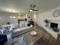 Cozy 3-bedroom house with WiFi and AC in enjoyable Allen no chores