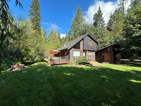 Mt Baker "Eh" Frame! 6 Person Hot Tub! 3Bd2BTH! Wifi! King Bed! EV Charger!