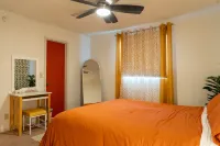 Hill top view stay- 9 mins from JTNP! Hottub-Game room-Firepit-Cowboy pool