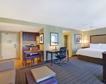 ホームウッド スイーツ バイ ヒルトン ケンブリッジ ウォータールー オンタリオ ケンブリッジのホテル