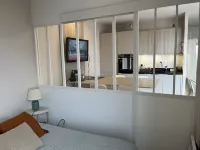 A BALCONY ON THE BASIN AND DIRECT ACCESS TO THE BEACH