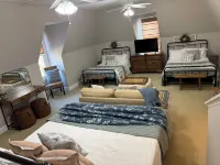 SOUTHERN LIVING! Newly renovated! Private with Mountain views-sleeps 16