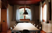 Airport Suite 2 (private bathroom) 8 minutes drive from the airport