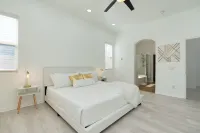 AMAZING POOL_SPA, BBQ, 5Bed_2Ba, Ping Pong, Lawn Games, Desert Haven Hotels near Coachella Valley Rec & Parks