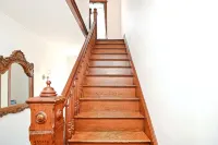 Stonington Borough steps to shops, dining and water