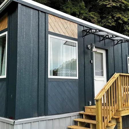 Tiny Home on Wheels: Your Modern Escape Awaits"