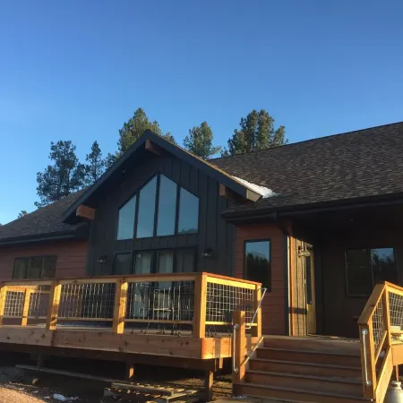 Newer Modern Lodge! Central Black Hills, 4 Bdrms/2 Baths-15 Min. to Mt. Rushmore