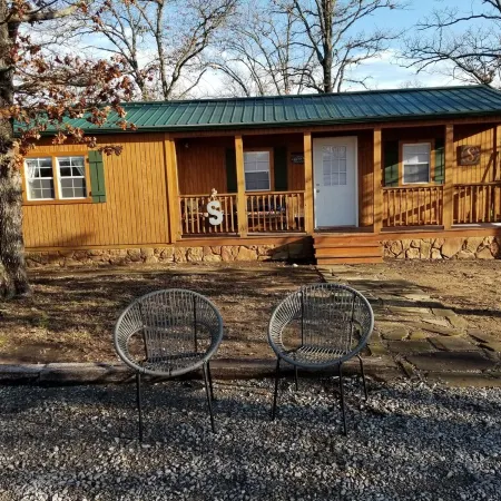 Cabin for two on 160 Acres,less than 20 min from Choctaw Casino Durant OK