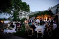 Family Friendly Home in Vineyard Next to Award Winning "Cathedral Ridge Winery