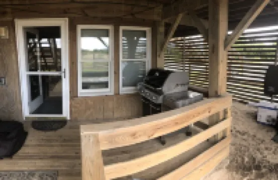 Book NOW! Dog friendly, partial Ocean View, 4x4 Area, Cozy Beach cottage . Hotels in Fruitville