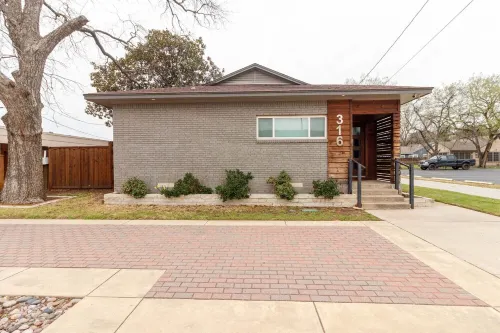 5 Star! 3Bed 4Bath 1mileATnT Stadium Globe LifePark SixFlagsHurrHarb Texas Live!