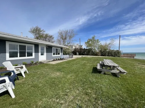 Cozy Lakefront Cottage - Gorgeous Views of Lake Huron!
