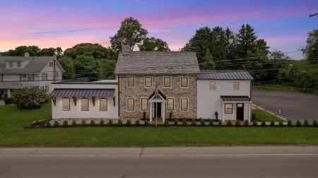 King Bed, Cozy Patio Fire-Pit Area