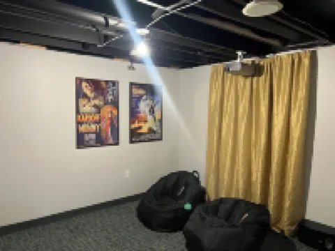 Cozy home in Rockford Sleeps 8