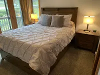 SPACIOUS TOWNHOME WITH BEAUTIFUL MOUNTAIN VIEWS 