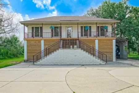 Premier Lodging for Fishing Charter Guests & Unforgettable New Orleans Vacations