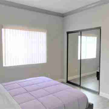 Affordable Vacation Home near DisneyLand & Beaches Rooms