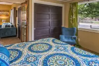 We have A/C! Relax in the hot tub! modern design, family and pet friendly! Hotels in Salida