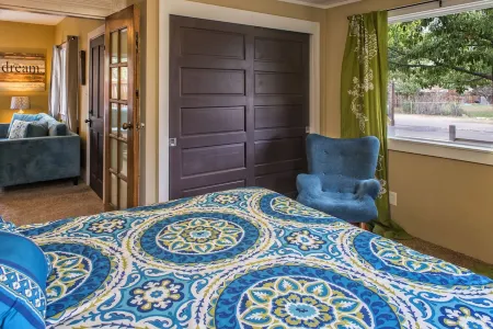 We have A/C! Relax in the hot tub! modern design, family and pet friendly!