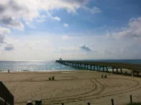 Spacious home with private salt water heated pool minutes to Beach ! - 3-نجوم