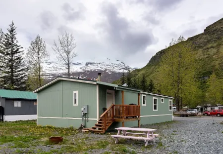 Klondike Cottage || 3 bed 2 bath