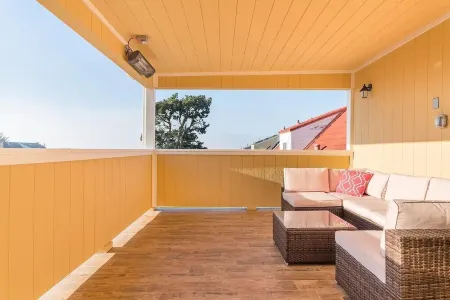 Sparkling Clean Newly Built Luxury Ocean View 5 BR/3 BA Near SF/SFO+Free Parking