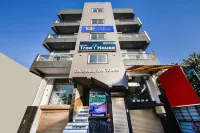 FabHotel Tree House - Nr Yashobhoomi Convention Centre Hotel di Dwarka