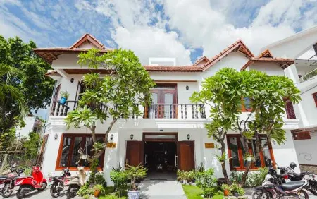 Kool House Отели рядом с Аэропорт Туихоа