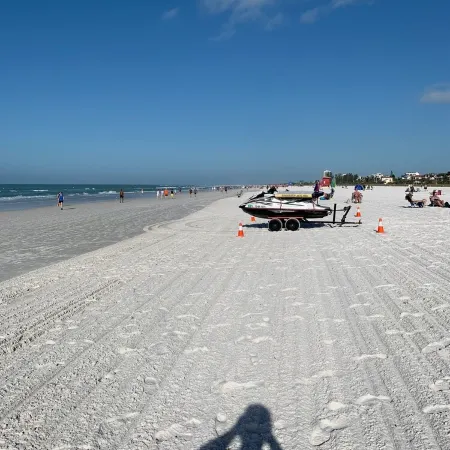 Siesta Key Cottage – Best Value! Just Cross the Street to the Gulf!