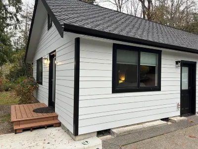 Charming Lake Samish Guest Suite in Bellingham with WiFi, AC