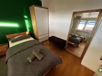 Cool city apartment in Weil am Rhein, near Vitra and vineyards Haltingen附近的飯店