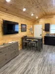 Cabin Unit 2 of 6 with 1 bedroom and WiFi, AC in serene Paige