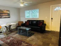 Charming 1-bedroom apartment in nice Delray Beach with WiFi, AC