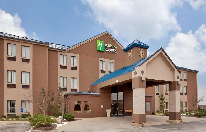 Holiday Inn Express Kansas City - Bonner Springs by IHG