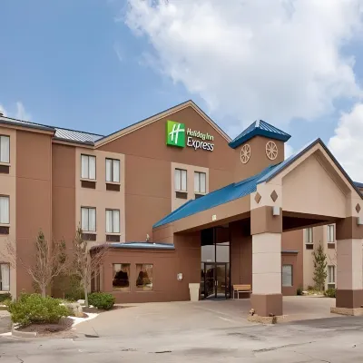 Holiday Inn Express Kansas City - Bonner Springs by IHG Hotels near Kansas Speedway