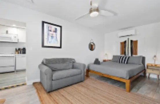 1BR/1BA Design District Cottage - 8 Min drive from Downtown WPB