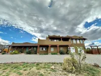 Tranquil 7-bedroom house near the center of Taos - 4-Star