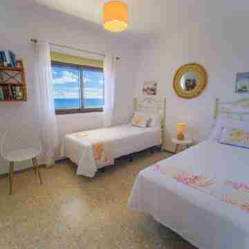 GUACIMARA - Spectacular views, private heated pool, sauna, natural beach, relax. Rooms