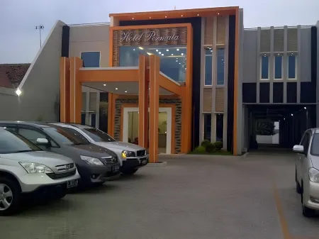 Permata Hotel Отели рядом с достопримечательностью «Amok Ujung Aspal wisata Alam Wanayasa»