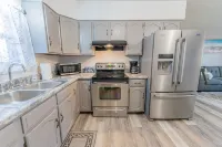 Lake Views, Cozy 2-bedroom condo newly remodeled, downtown Escanaba