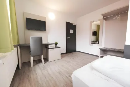 Bp24 Hotel Eschweiler Отели в г. Бесвайлер