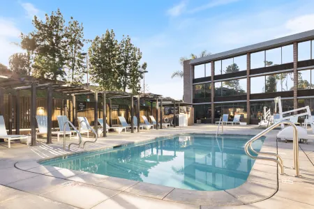 The Hills Hotel, Ascend Hotel Collection Отели рядом с достопримечательностью «CYCLEBAR»