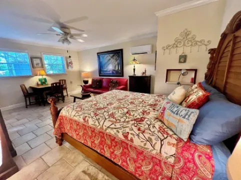 Roonie's Periwinkle Cottage -  waterfront- 2 bikes - downtown Stuart