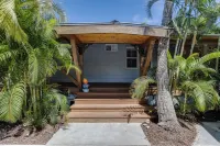 Charming Beachside 3BR Bungalow with hot tub Hotels near Hammock Trail